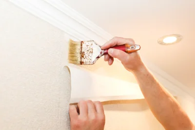 Pose de papier peint à Ouveillan — revêtements muraux et toiles de verre